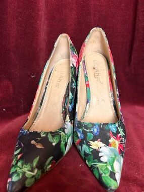 Liliana Black Floral Pointed Toe Pumps